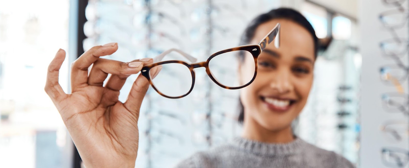 Optical Shop In Al Wakrah – Signs You May Need New Eyeglasses